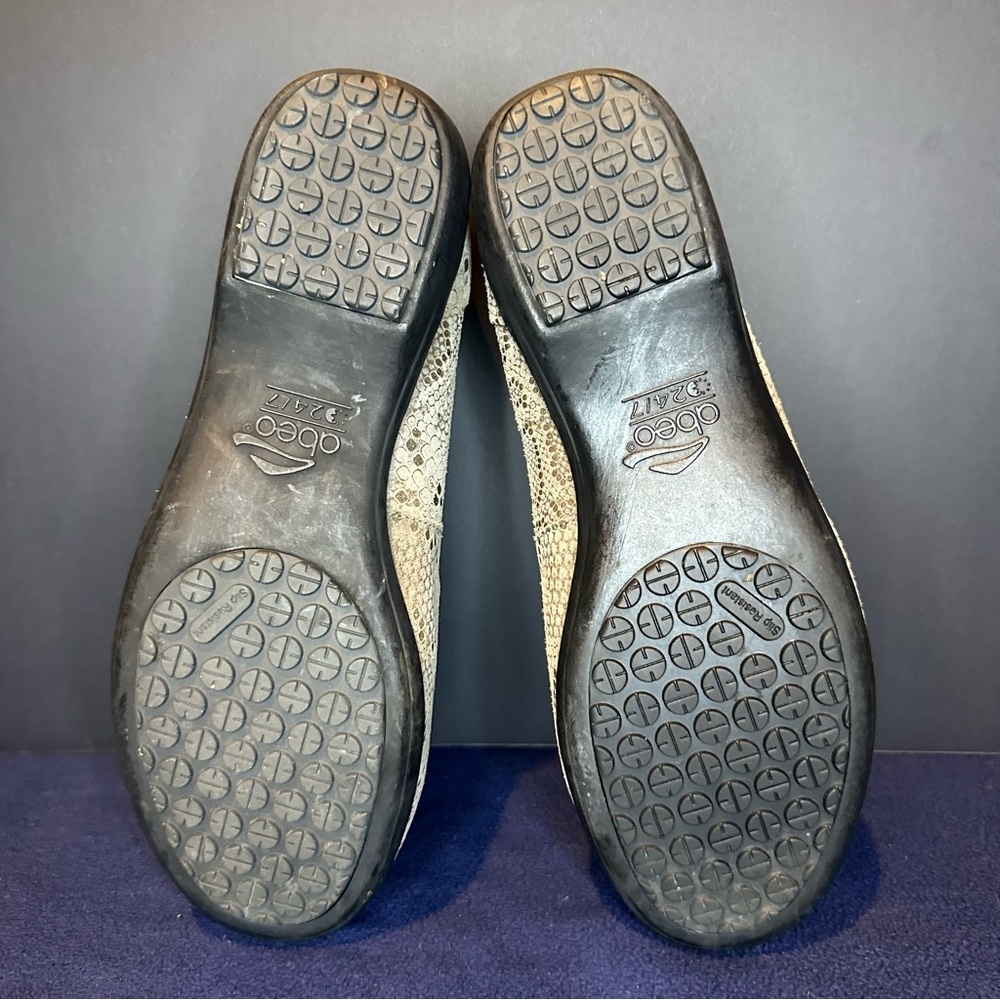 Abeo Women's Snakeskin Pattern Loafers - Picture 6 of 7